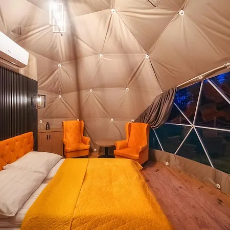 Розкішний намет Diamond Glamp & Jacuzzi